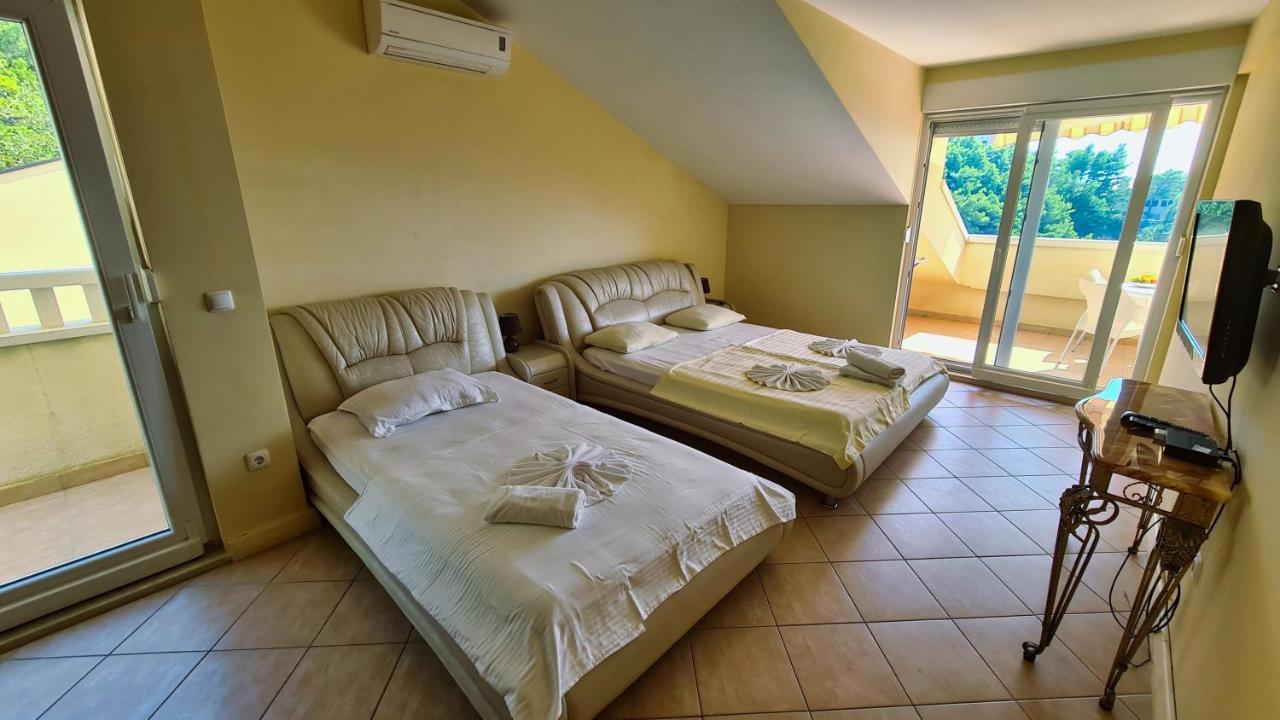 Apartments Villa Astra & Pinija Brela Exteriér fotografie