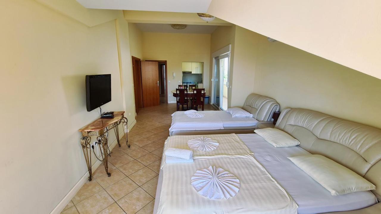 Apartments Villa Astra & Pinija Brela Exteriér fotografie