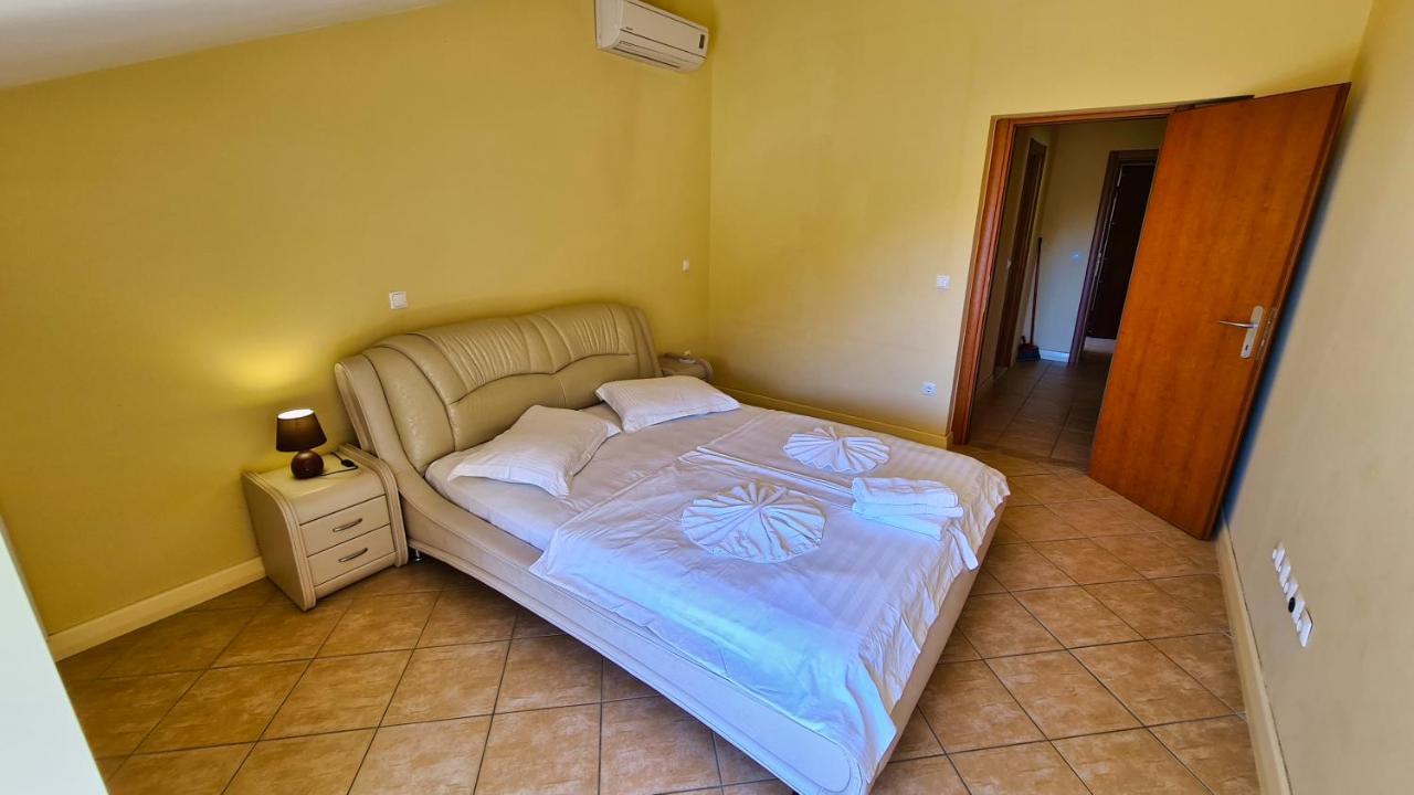 Apartments Villa Astra & Pinija Brela Exteriér fotografie