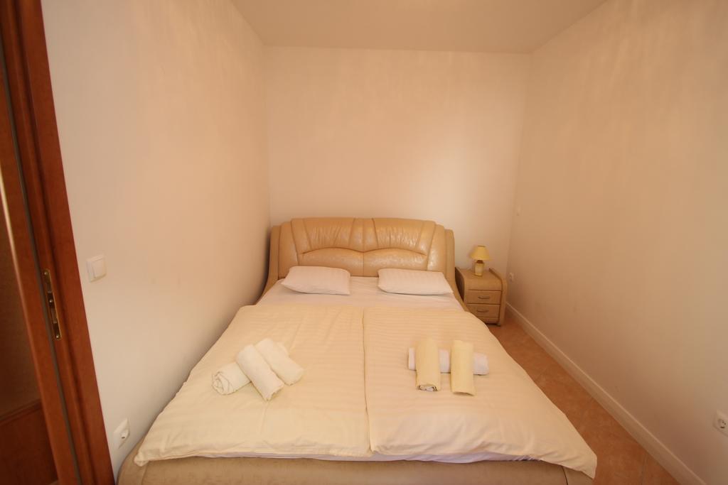 Apartments Villa Astra & Pinija Brela Pokoj fotografie