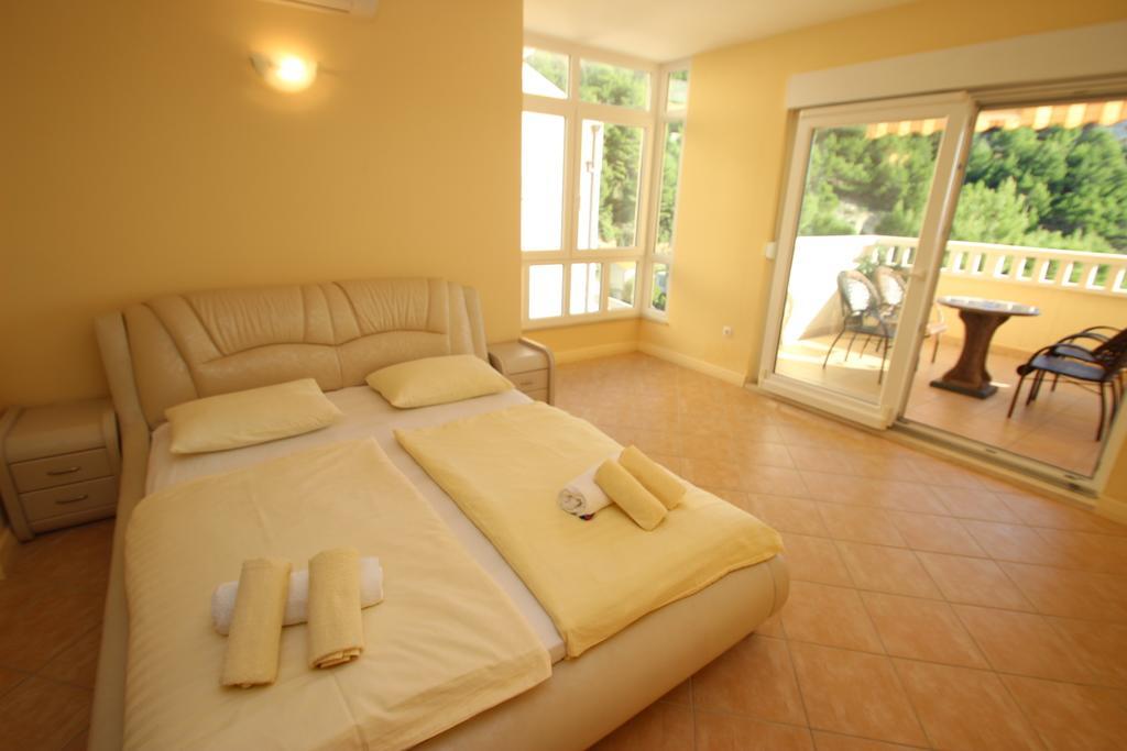 Apartments Villa Astra & Pinija Brela Pokoj fotografie