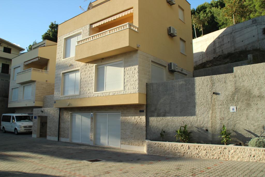 Apartments Villa Astra & Pinija Brela Pokoj fotografie