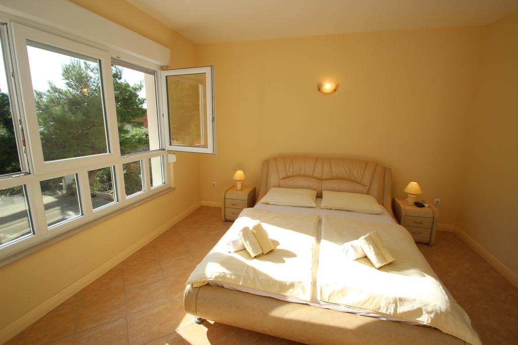 Apartments Villa Astra & Pinija Brela Pokoj fotografie